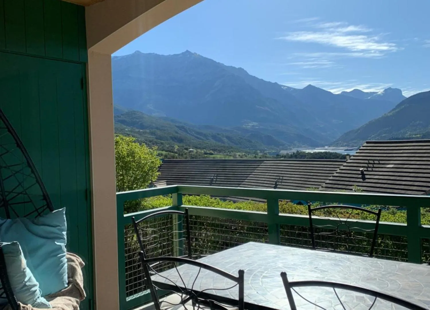 Maison De Montagne Au Bord Du Lac Le Sauze-du-lac